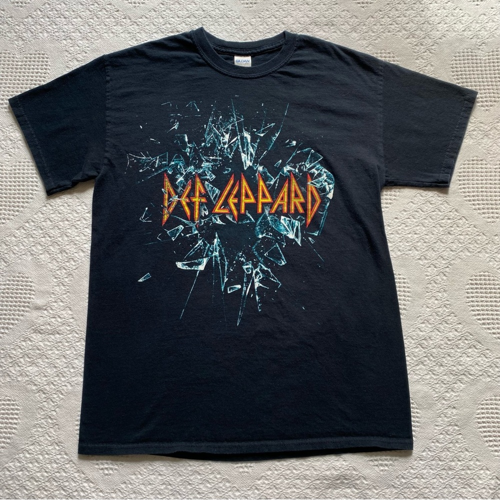 $5 or 3/$10 Def Leppard T-Shirt Size Medium